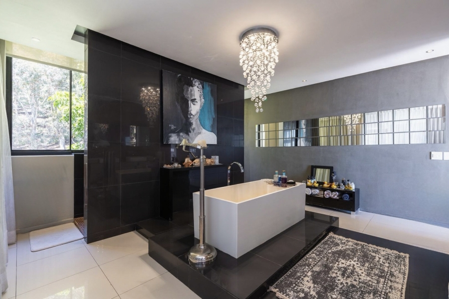 5 Bedroom Property for Sale in Fresnaye Western Cape